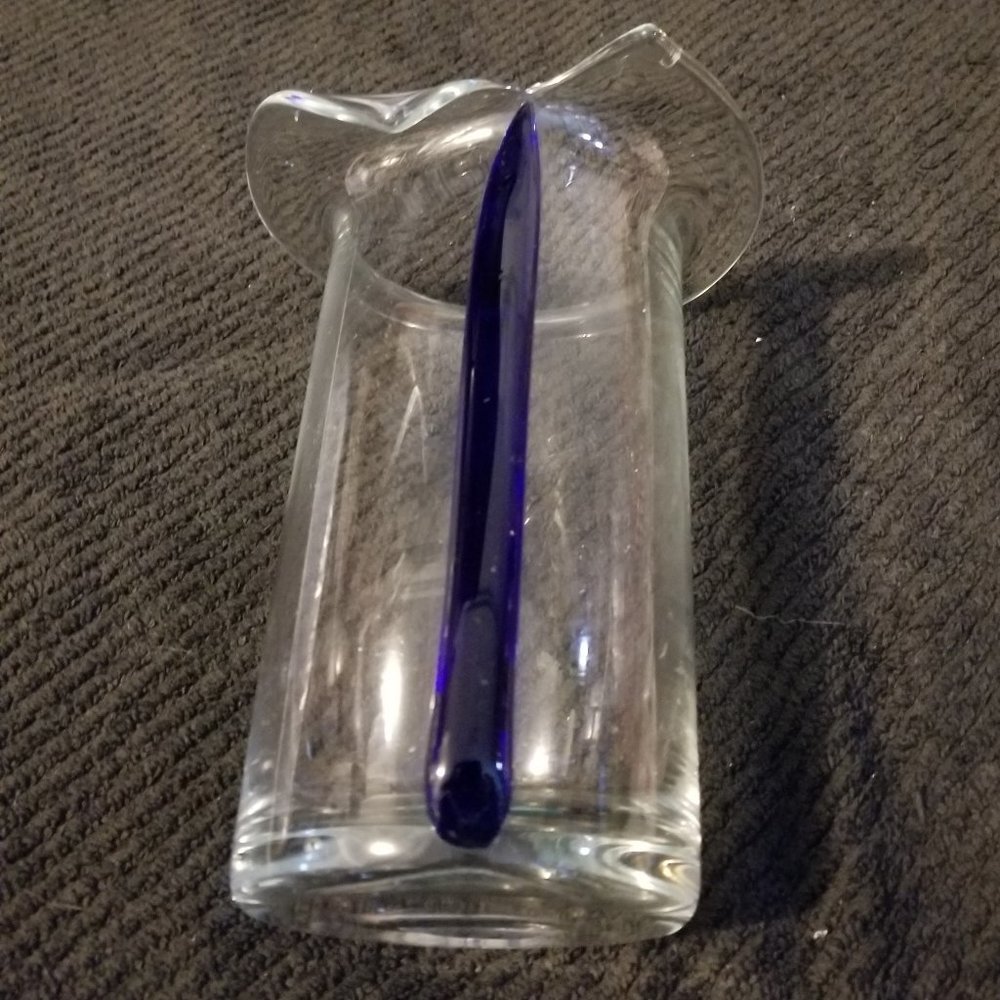 Hand Blown Art Deco Glass Vase - Picture 6 of 7